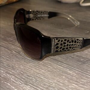 Dana Buchman Black and Gray Sunglasses with Sleek Design